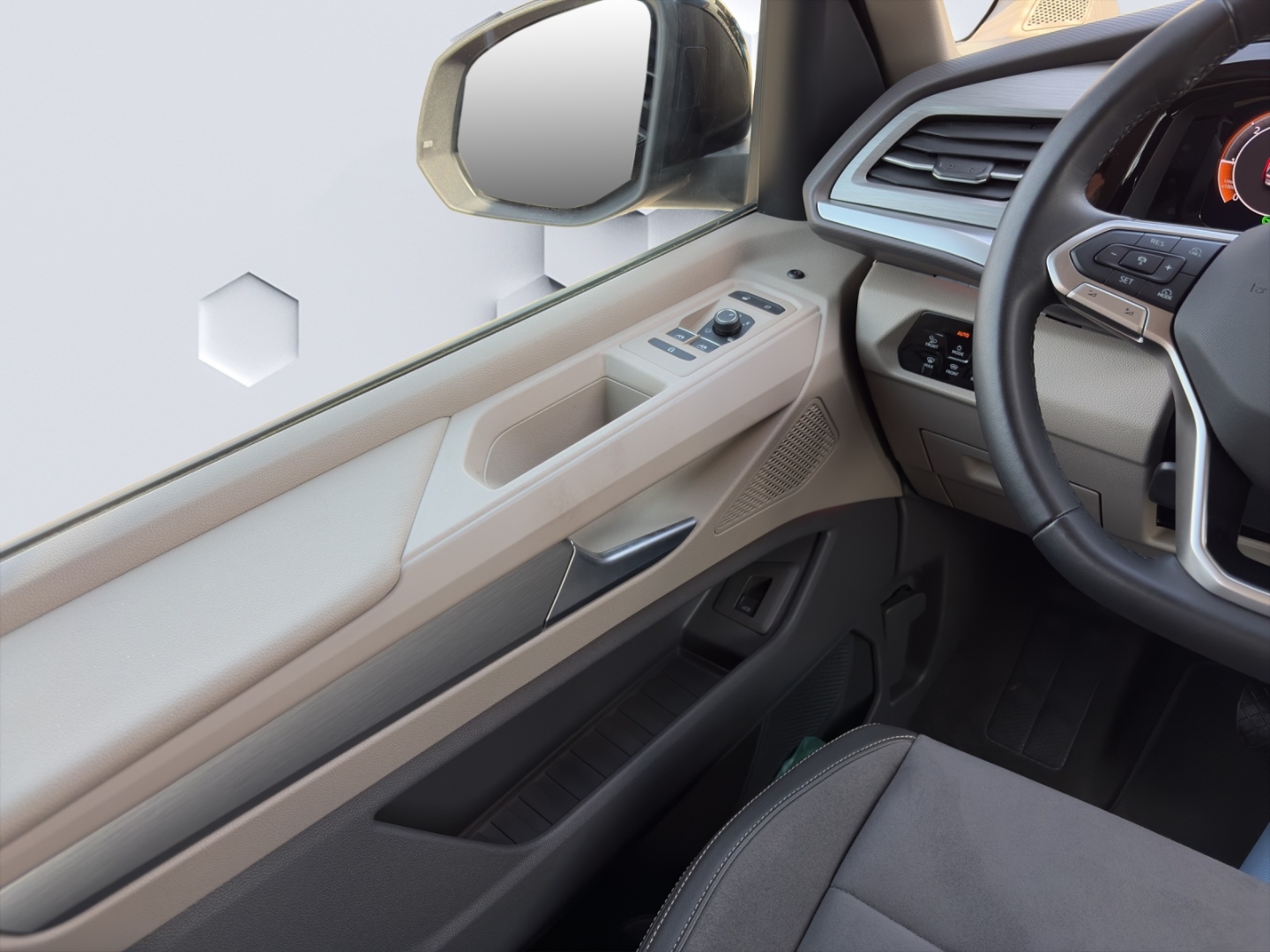 T7 Multivan LR 2.0 TDI DSG 110kW AHZV MatrixLED ACC DCC ParkAssist 360°Kamera Standheizung 7-Sitzer