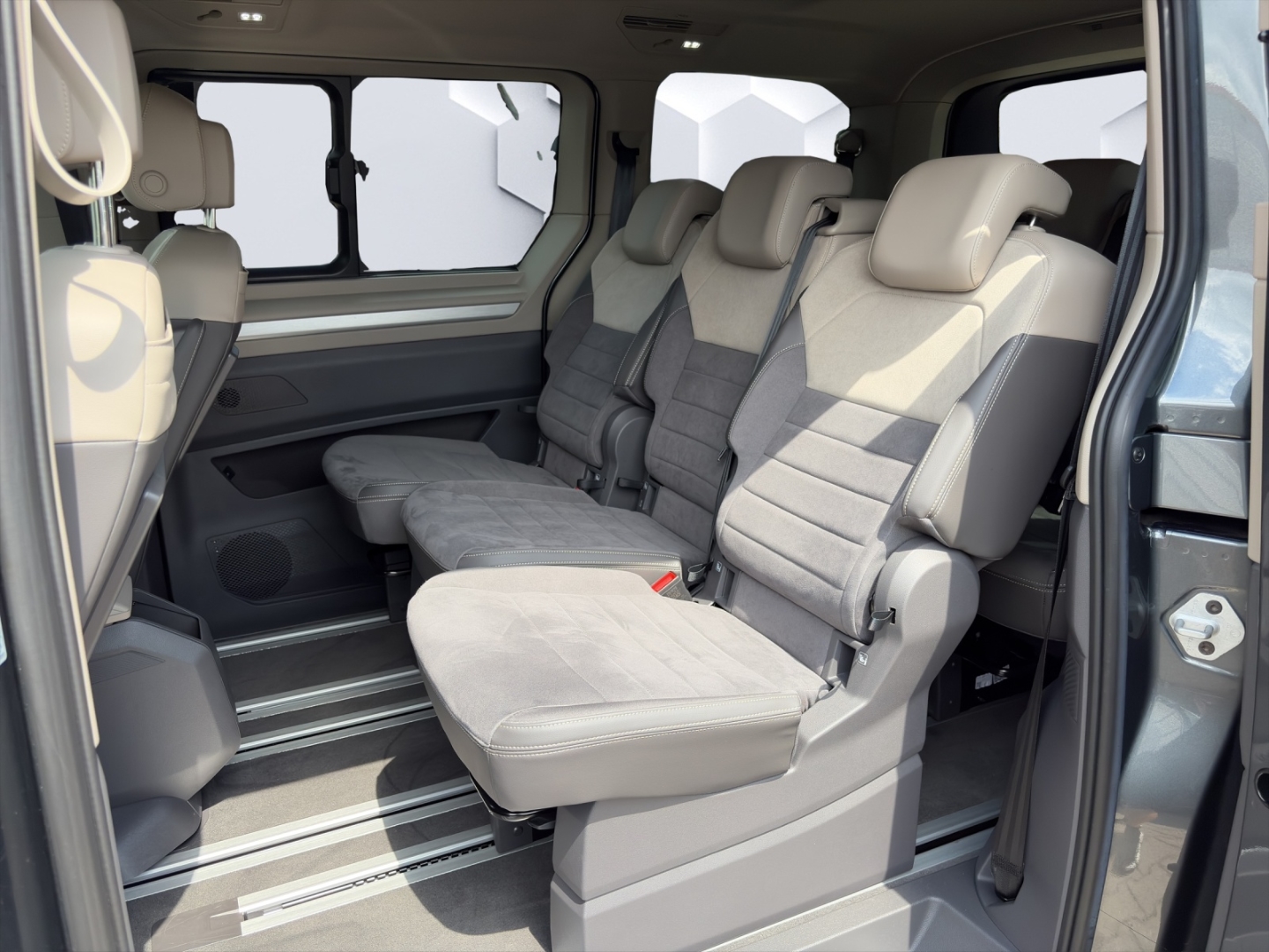 T7 Multivan Life 2.0 TDI 110kW DSG AHZV MatrixLED ACC DCC ParkAssist 360°Kamera Standheizung Sitzheizung 7-Sitzer