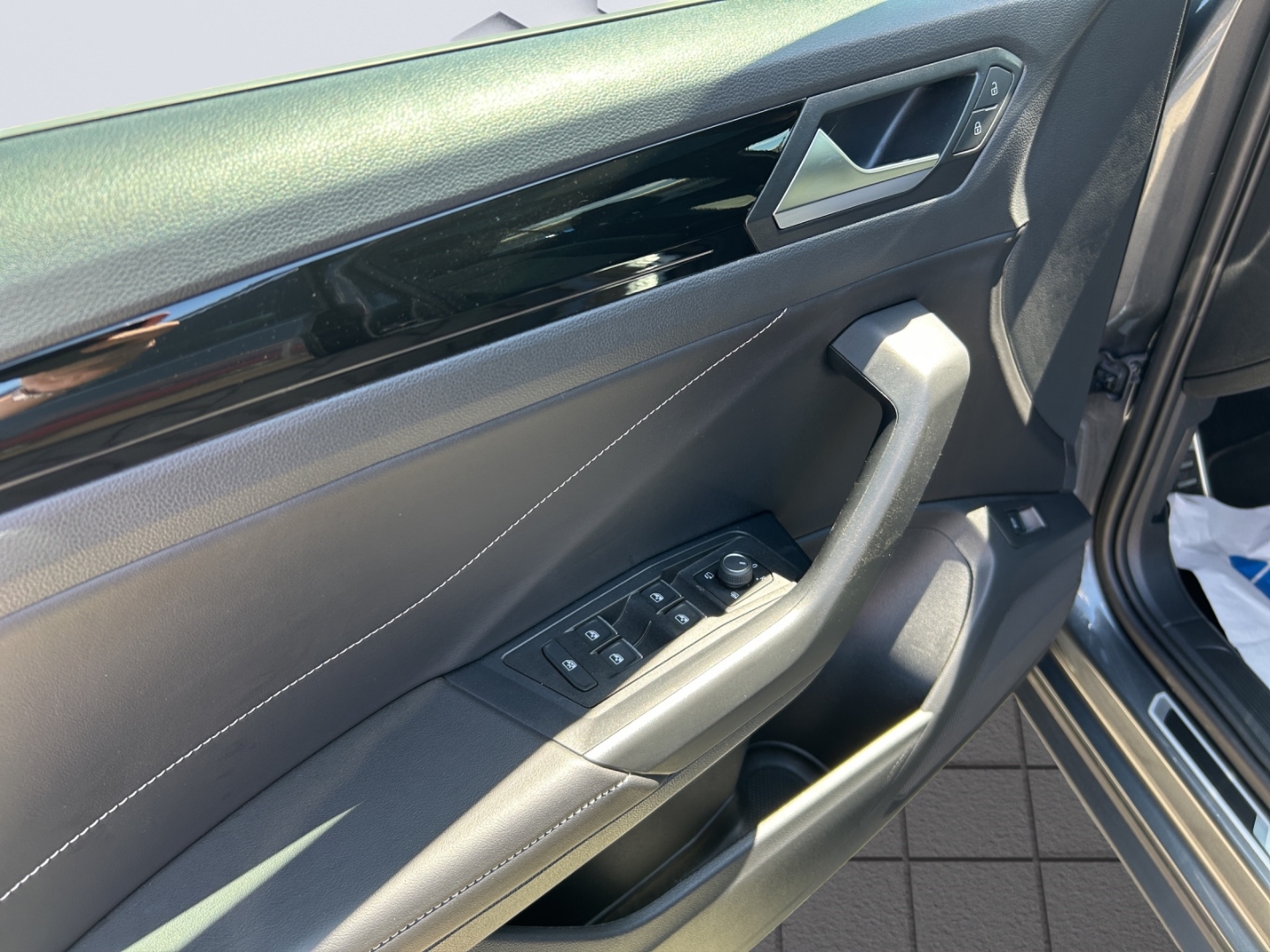 T-Roc R-Line 2.0TSI 140kW DSG 4Motion AHZV MatrixLED PanoDach ACC Rückfahrkamera ParkAssist Sitzheizung