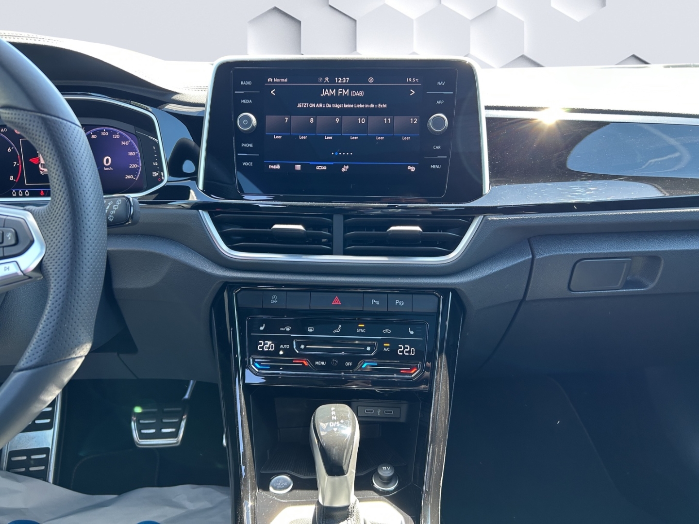 T-Roc R-Line 2.0TSI 140kW DSG 4Motion AHZV MatrixLED PanoDach ACC Rückfahrkamera ParkAssist Sitzheizung