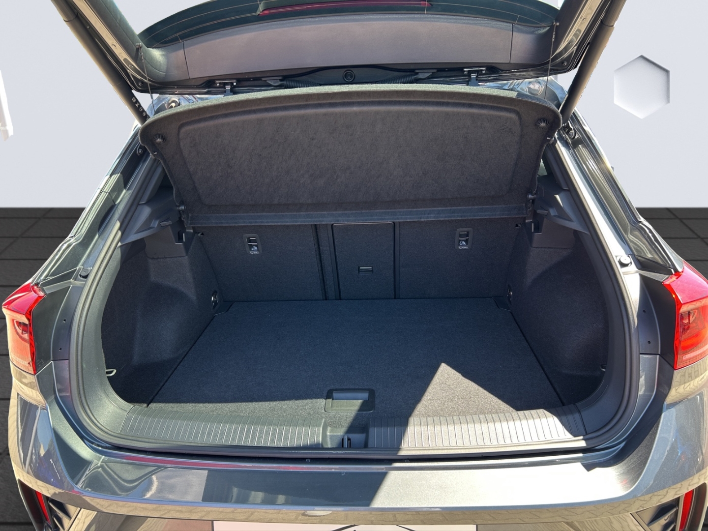 T-Roc R-Line 2.0TSI 140kW DSG 4Motion AHZV MatrixLED PanoDach ACC Rückfahrkamera ParkAssist Sitzheizung
