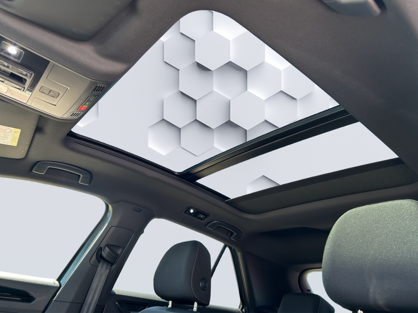 T-Roc R-Line 2.0TSI 140kW DSG 4Motion AHZV MatrixLED PanoDach ACC Rückfahrkamera ParkAssist Sitzheizung