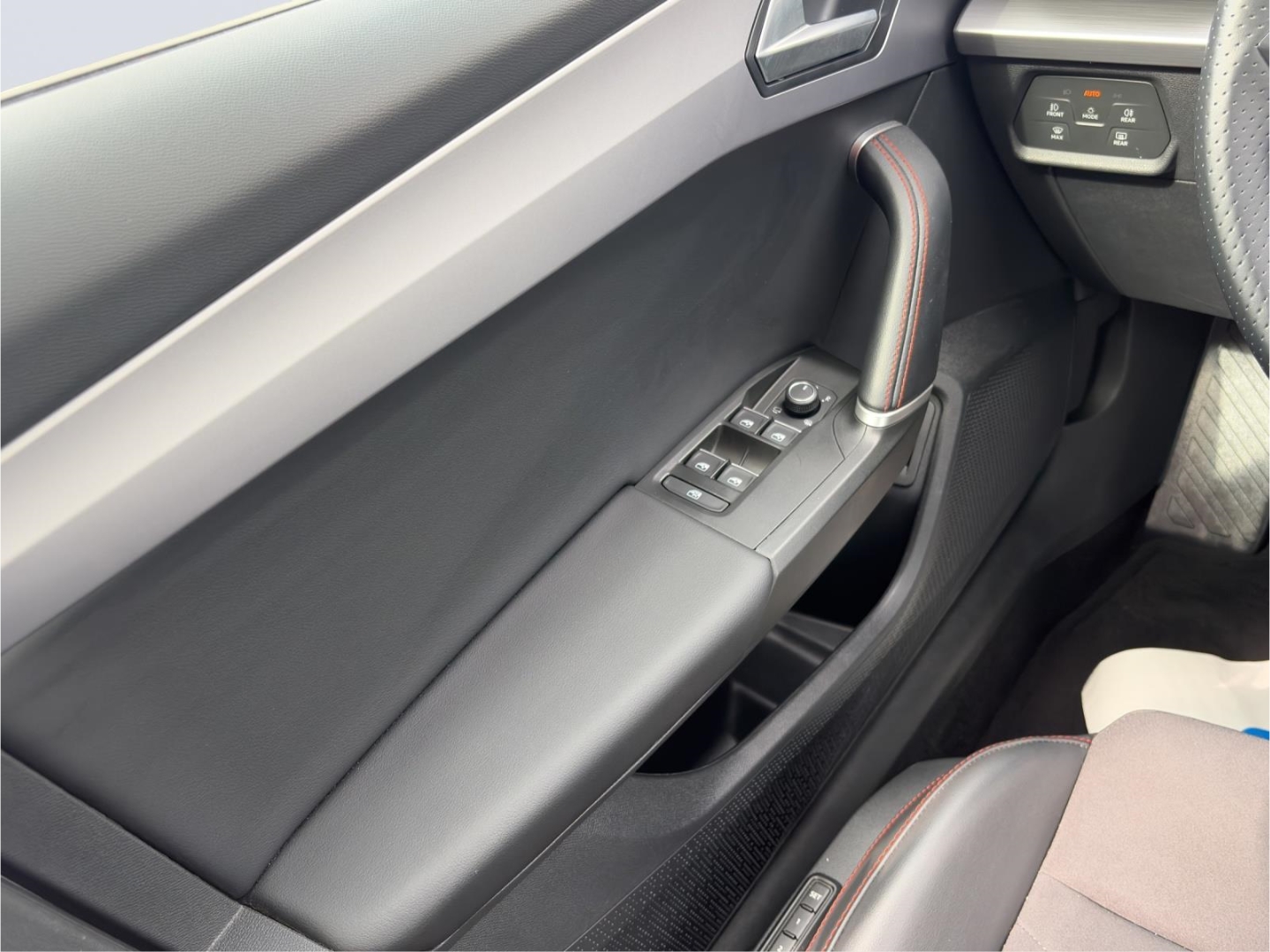 Leon Sportstourer FR-Line 1.4 e-Hybrid LED ACC Rückfahrkamera ParklenkAssist Sitzheizung