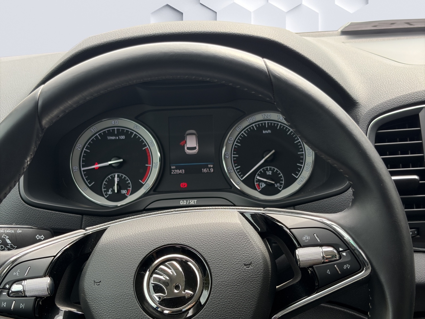 Karoq Ambition 1.0 TSI 81kW AHZV LED PDC Sitzheizung