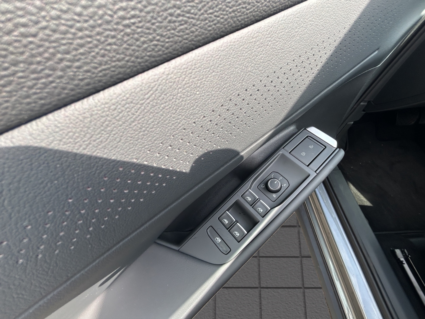 T-Roc Style 1.5l eTSI DSG W+S Reifen Navi Panorama