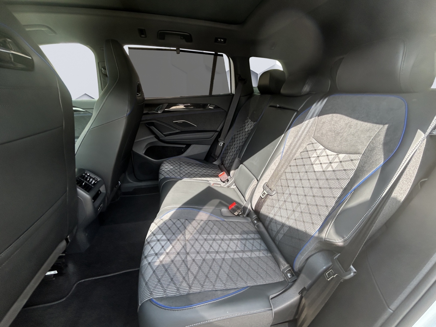 Tayron R-Line 2.0l TDI 4MOTION DSG AhK W+S Reifen