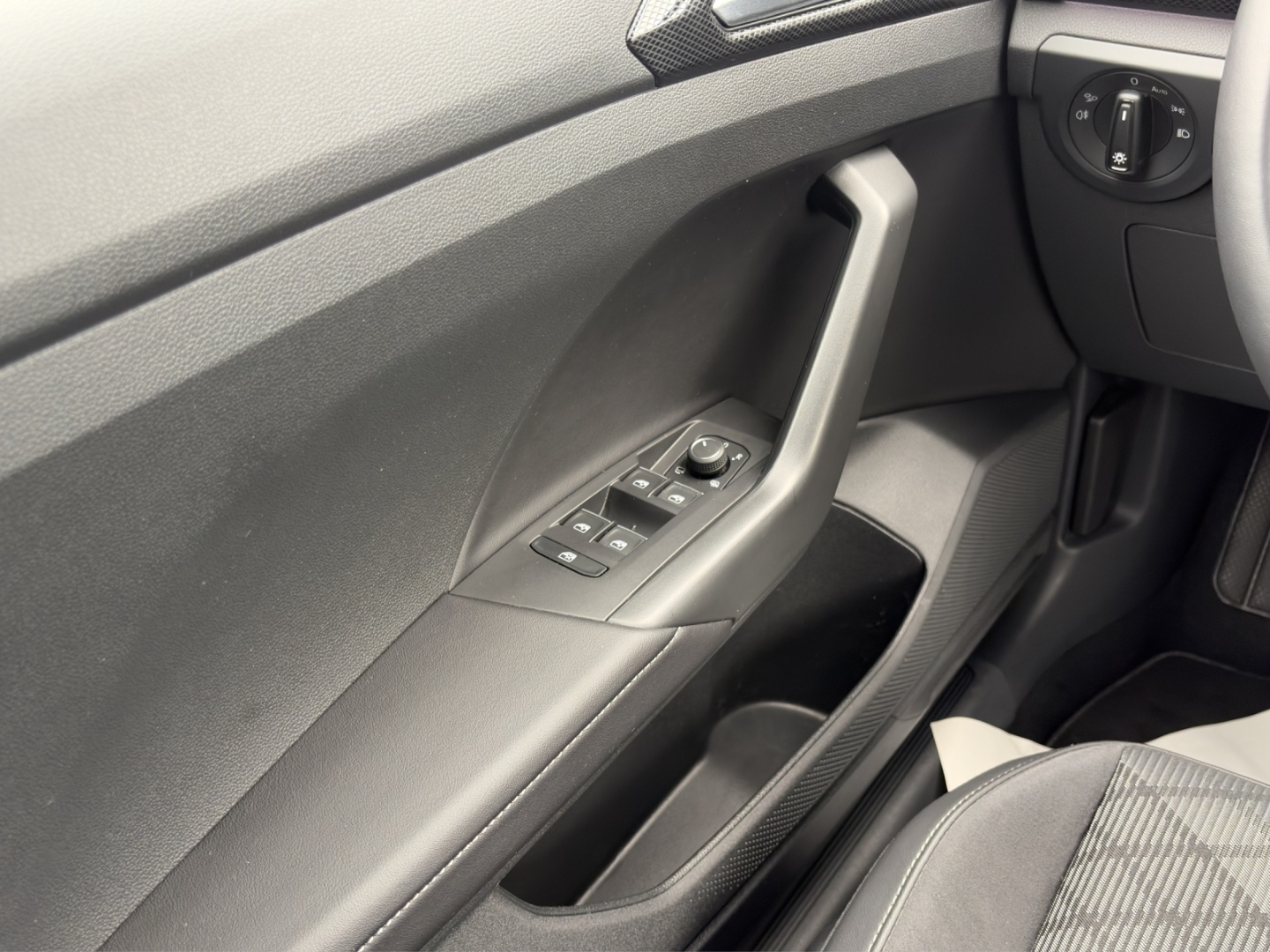 T-Cross R-Line 1.5TSI 110kW DSG MatrixLED ACC Rückfahrkamera ParkAssist Sitzheizung