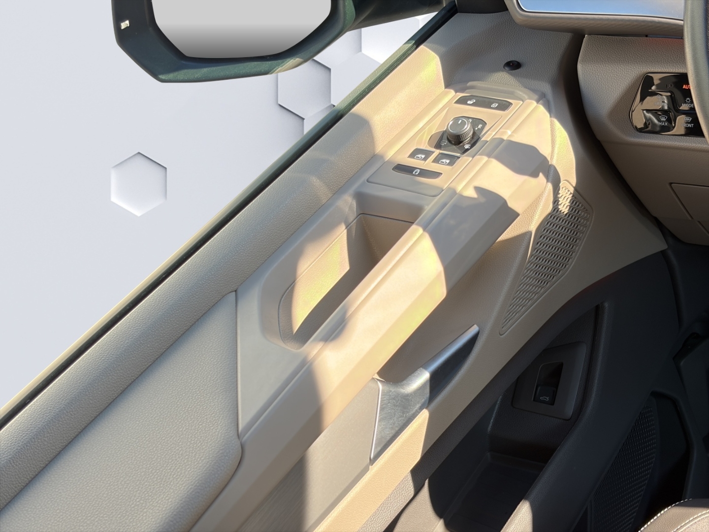 T7 Multivan lang LR Life 2.0 TDI 110kW DSG AHZV MatrixLED ACC DCC ParkAssist 360°Kamera Sitzheizung Standheizung 7-Sitzer