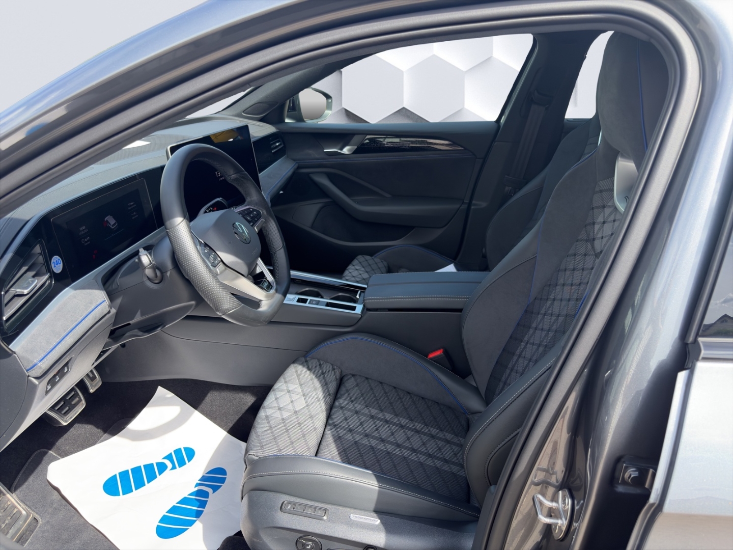 Passat Variant R-Line 1.5TSI eHybrid 130kW DSG AHZV MatrixLED HuD 360°Kamera ParkAssist ACC Sitzheizung