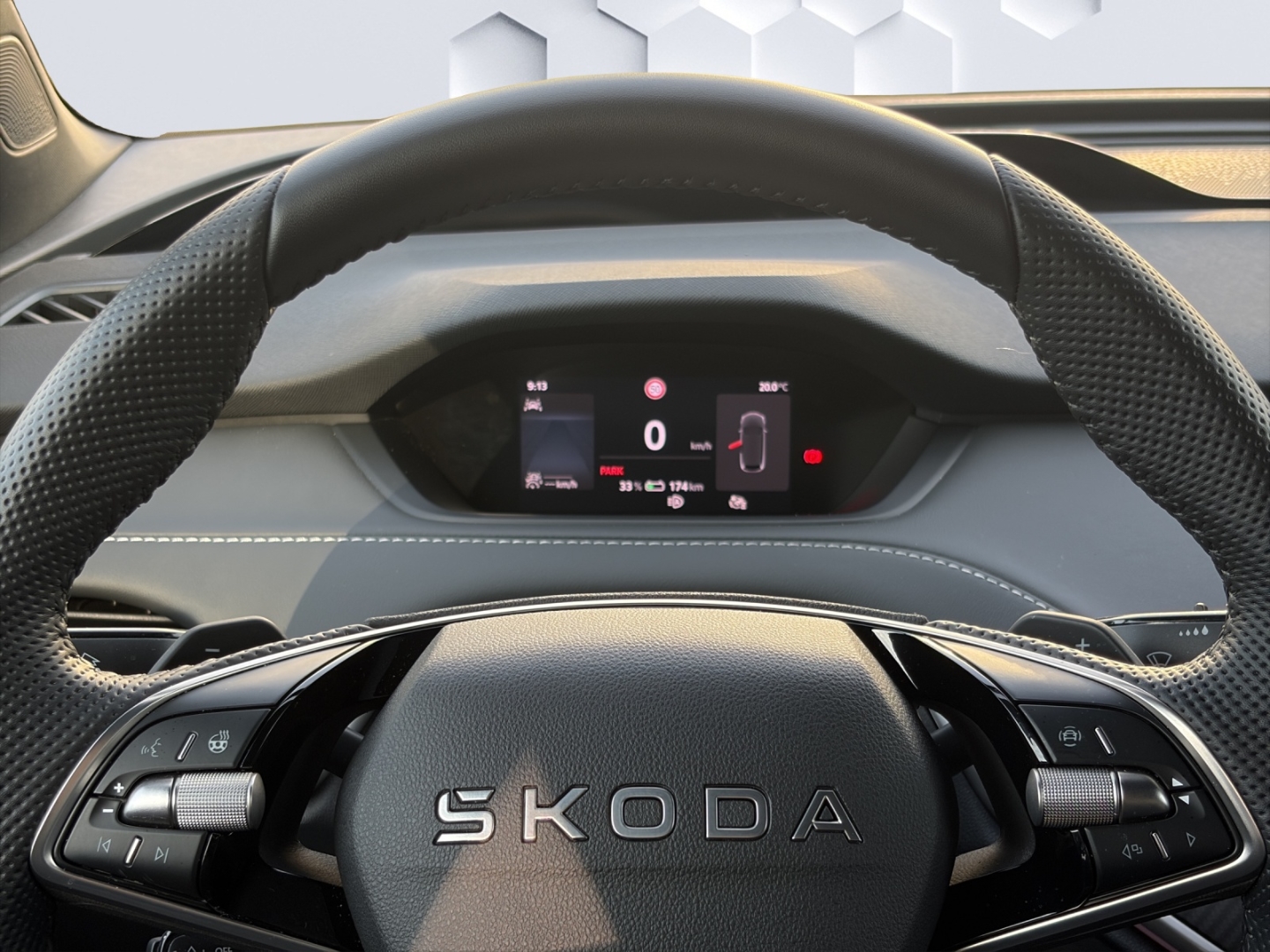 Enyaq RS 250kW 4x4 AHZV MatrixLED HuD PanoDach DCC 360°Kamera ParkAssist Sitzheizung