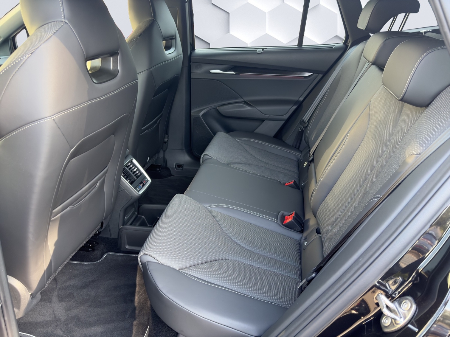 Enyaq RS 250kW 4x4 AHZV MatrixLED HuD PanoDach DCC 360°Kamera ParkAssist Sitzheizung