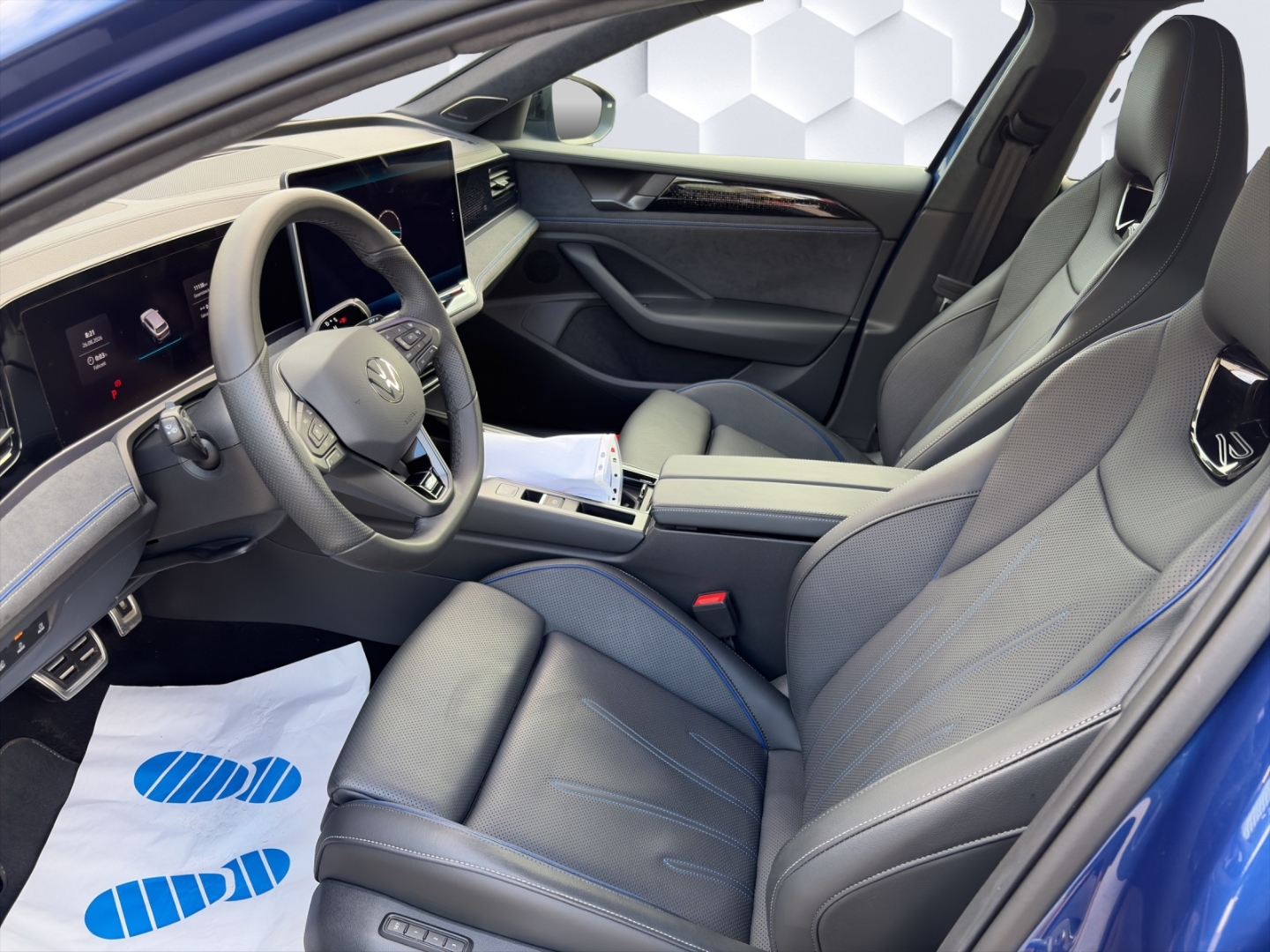 Passat Variant R-Line 1.5TSI eHybrid 130kW DSG AHZV MatrixLED PanoDach HuD ACC 360°Kam ParkAssistPro