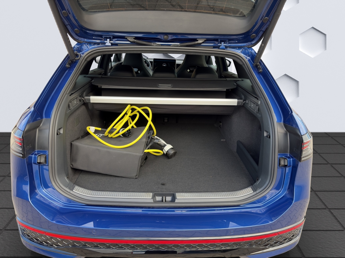 Passat Variant R-Line 1.5TSI eHybrid 130kW DSG AHZV MatrixLED PanoDach HuD ACC 360°Kam ParkAssistPro