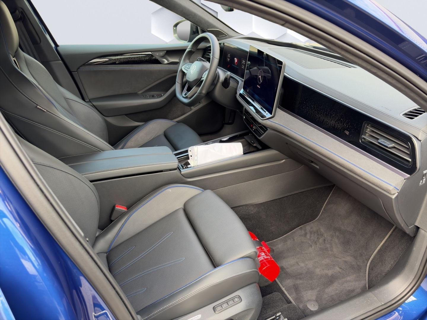 Passat Variant R-Line 1.5TSI eHybrid 130kW DSG AHZV MatrixLED PanoDach HuD ACC 360°Kam ParkAssistPro