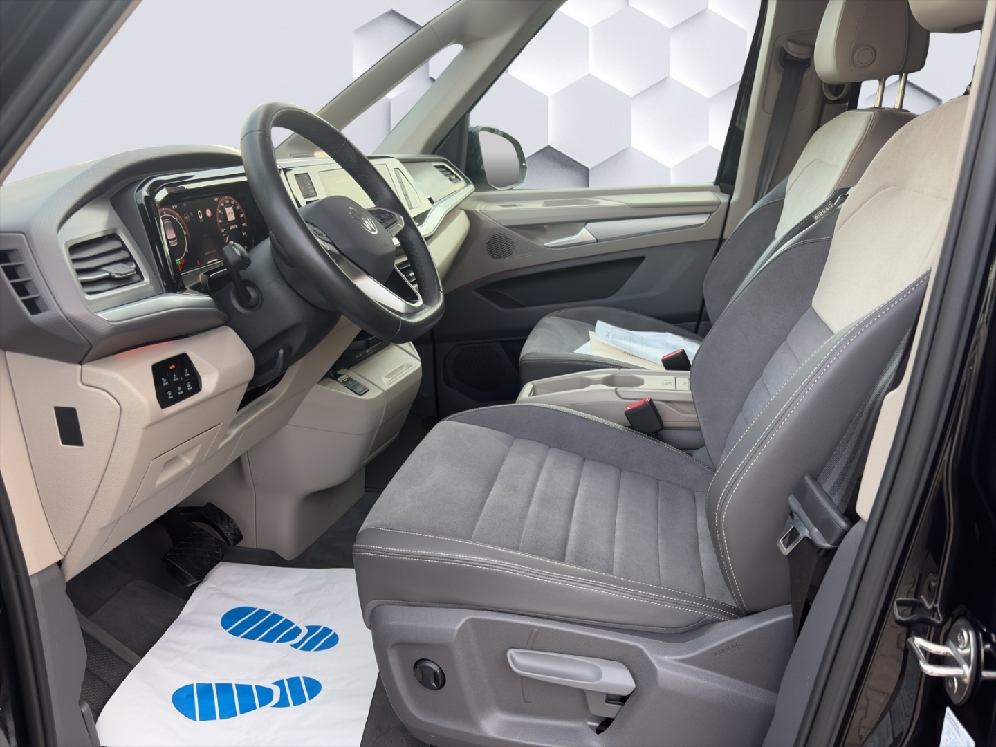 T7 Multivan Life KÜ 2.0TDI 110kW DSG AHZV MatrixLED ACC DCC Standheizung 360° Kamera 7-Sitzer