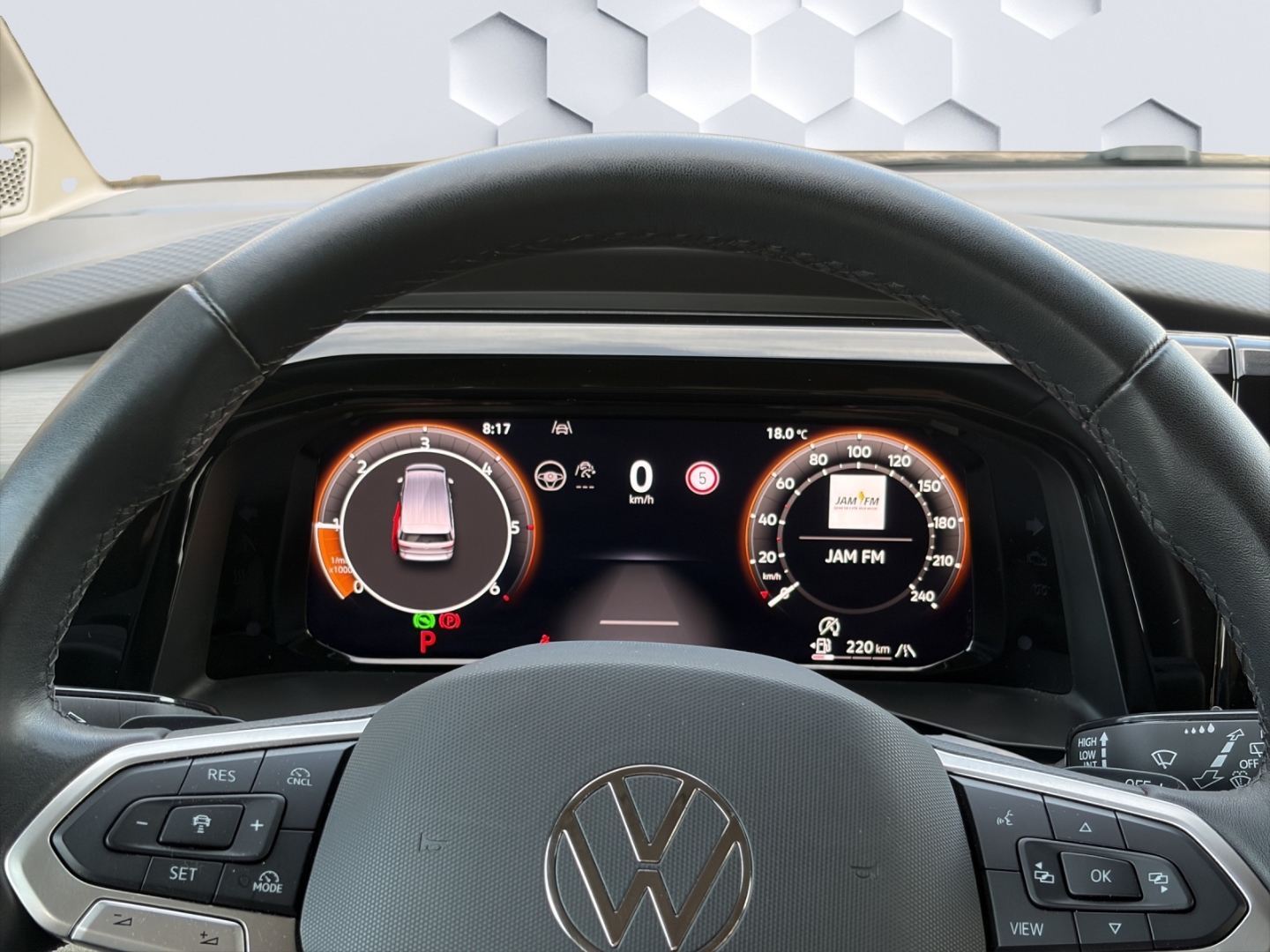 T7 Multivan Life KÜ 2.0TDI 110kW DSG AHZV MatrixLED ACC DCC Standheizung 360° Kamera 7-Sitzer