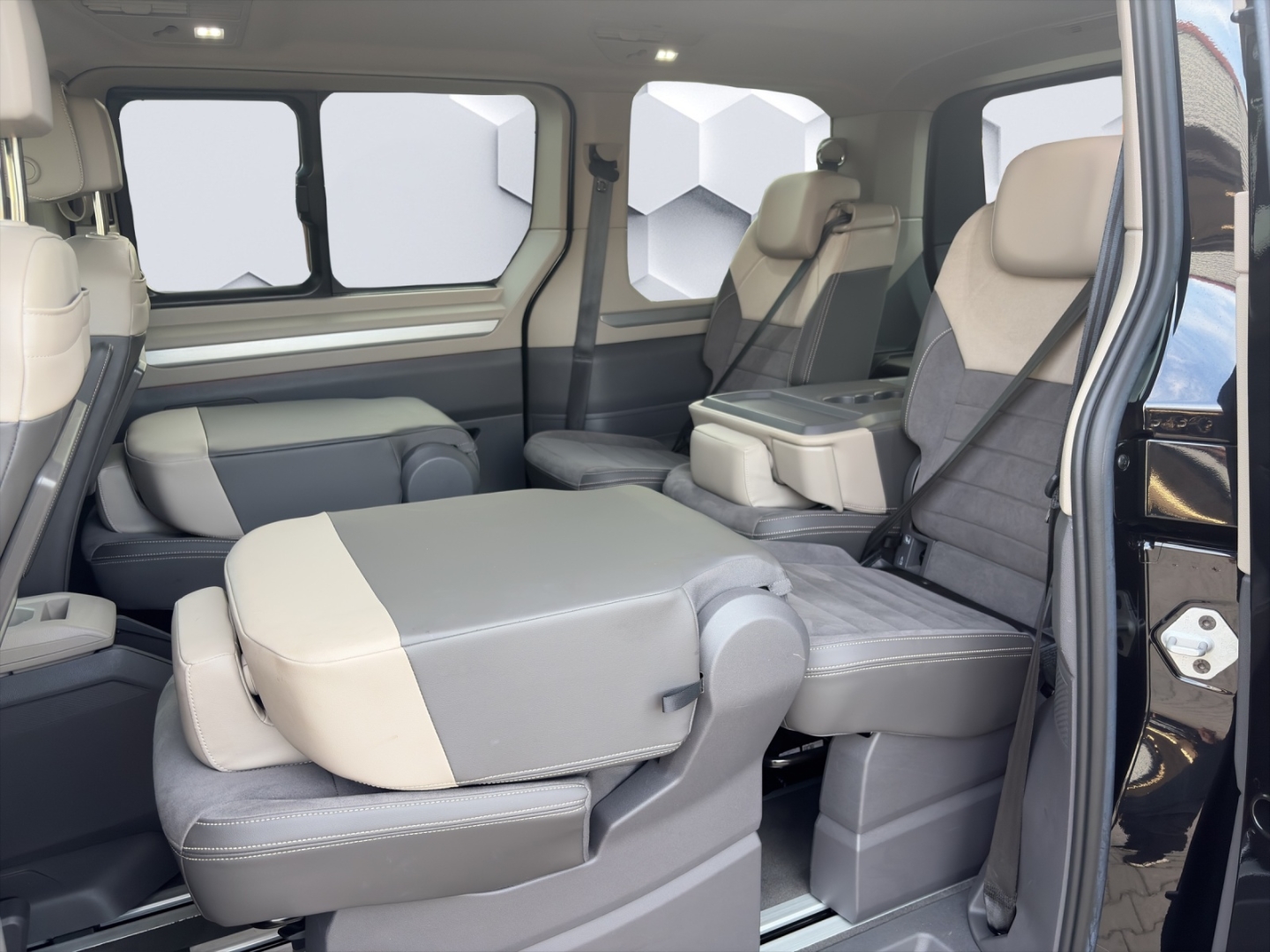 T7 Multivan Life KÜ 2.0TDI 110kW DSG AHZV MatrixLED ACC DCC Standheizung 360° Kamera 7-Sitzer