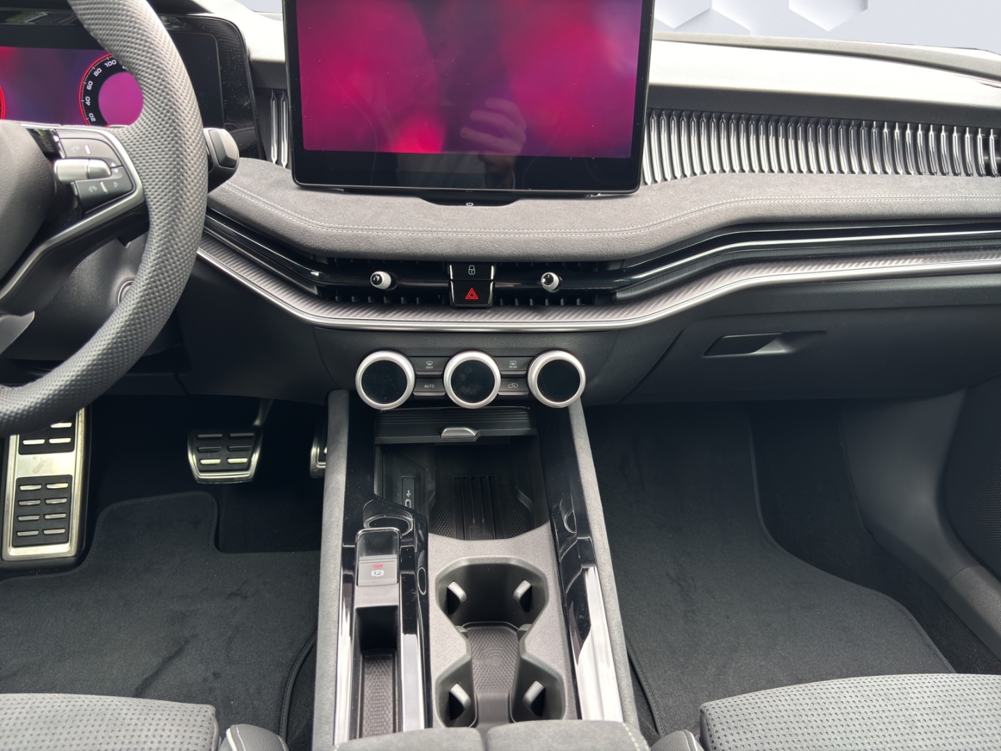 Superb Combi 2.0 TSI Pano Canton Sound Sportline AHK Familienpaket
