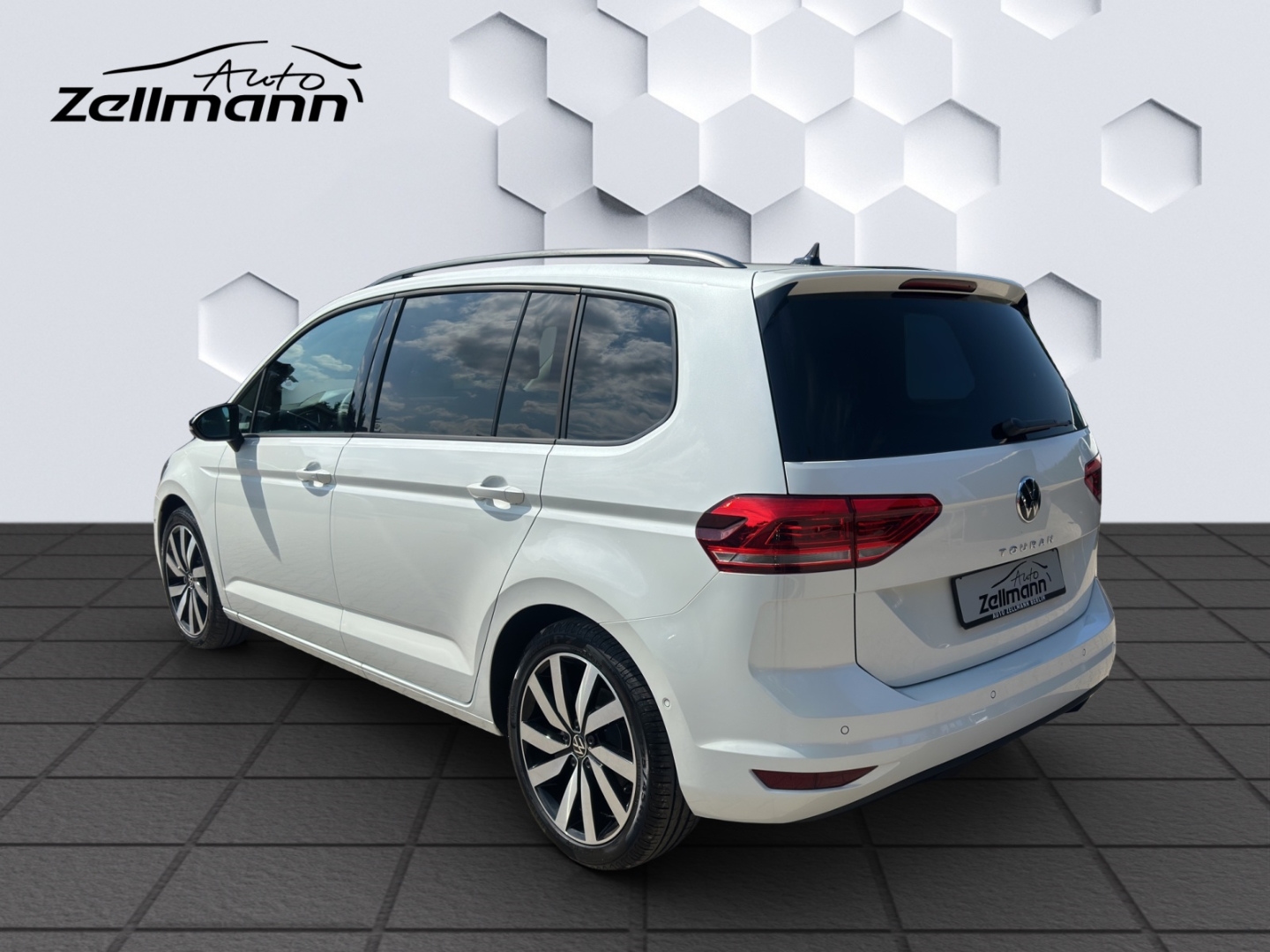 Touran Highline 1.5l DSG StHz Panodach Navi AHK
