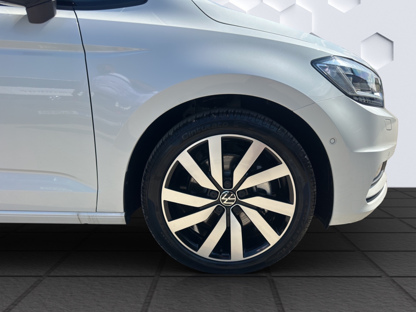 Touran Highline 1.5l DSG StHz Panodach Navi AHK