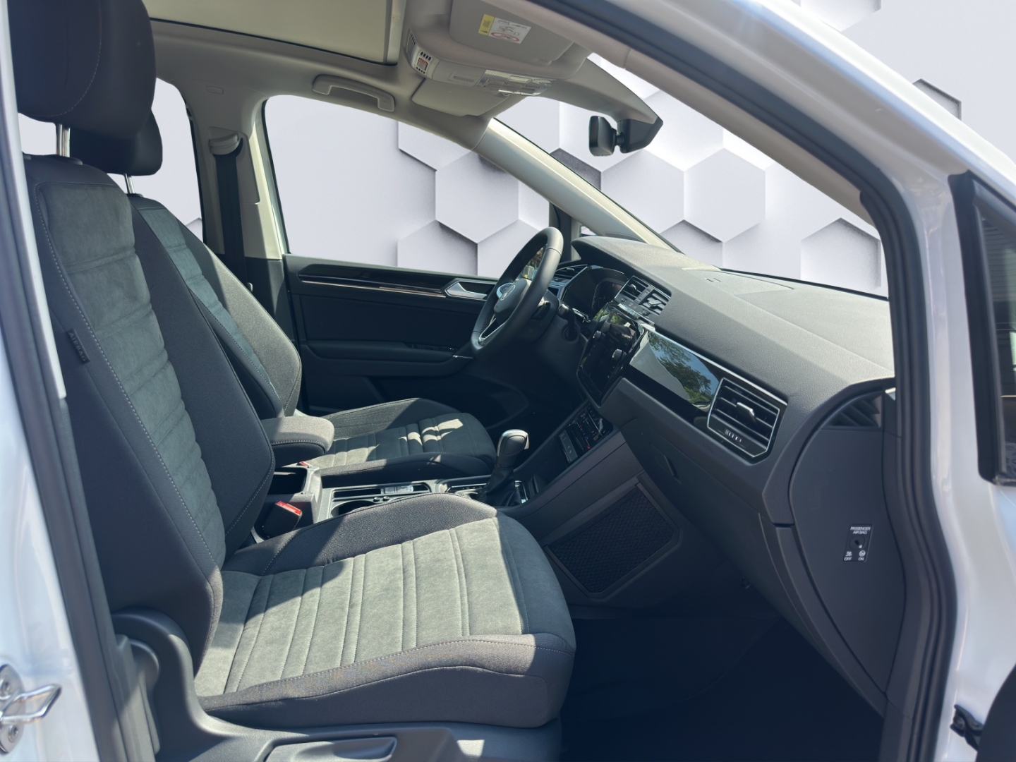 Touran Highline 1.5l DSG StHz Panodach Navi AHK