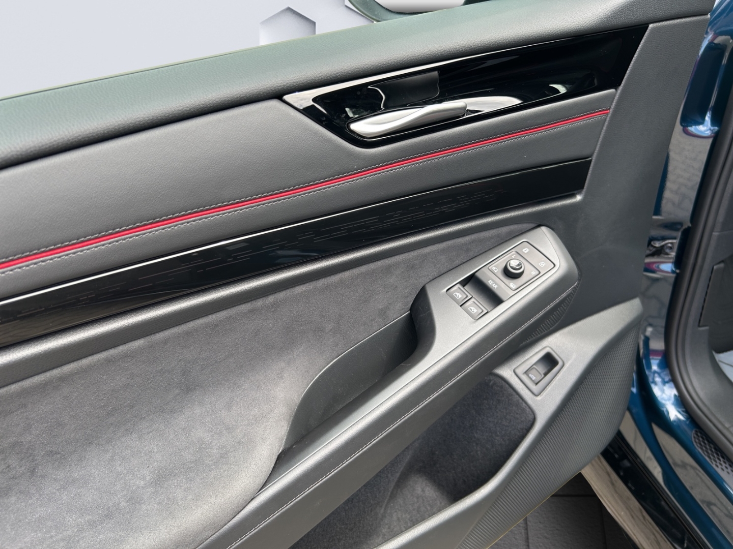 ID.7 250 kW Tourer GTX 4Motion 250kW AHZV MatrixLED HuD DCC ACC ParkAssistPro 360°Kamera Sitzheizung
