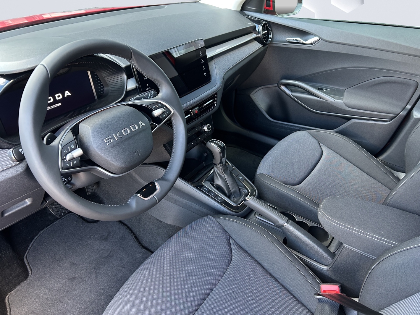 Fabia Tour Navi Digitales Cockpit LED Sperrdiff. ACC Mehrzonenklima Fahrerprofil DAB