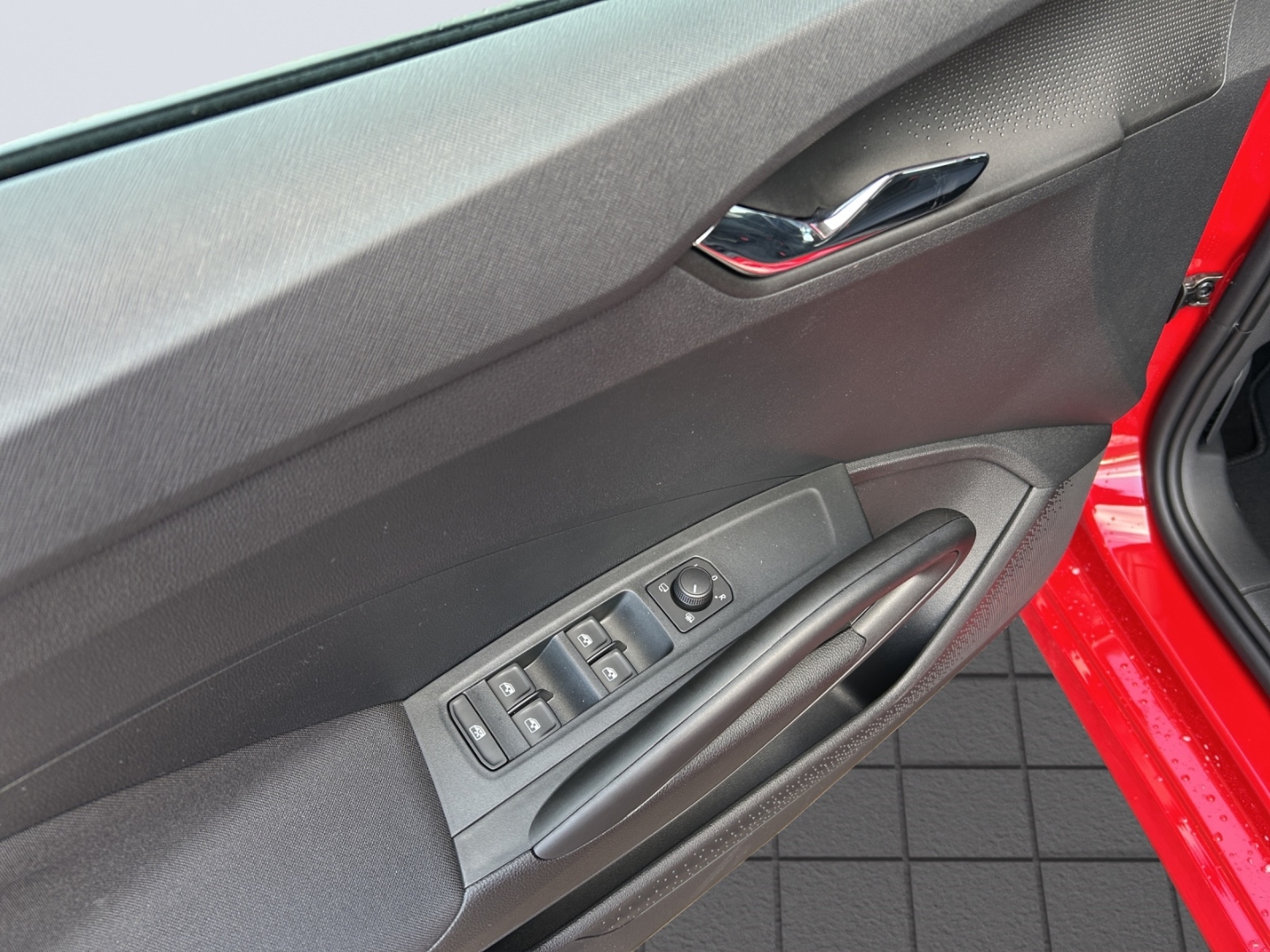 Fabia Tour Navi Digitales Cockpit LED Sperrdiff. ACC Mehrzonenklima Fahrerprofil DAB