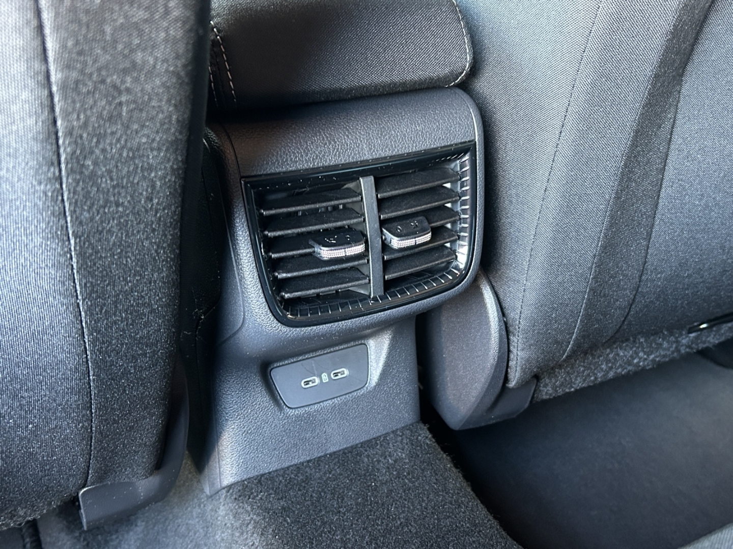 Fabia Tour Navi Digitales Cockpit LED Sperrdiff. ACC Mehrzonenklima Fahrerprofil DAB