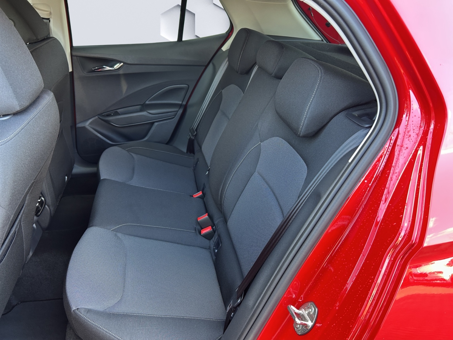 Fabia Tour Navi Digitales Cockpit LED Sperrdiff. ACC Mehrzonenklima Fahrerprofil DAB