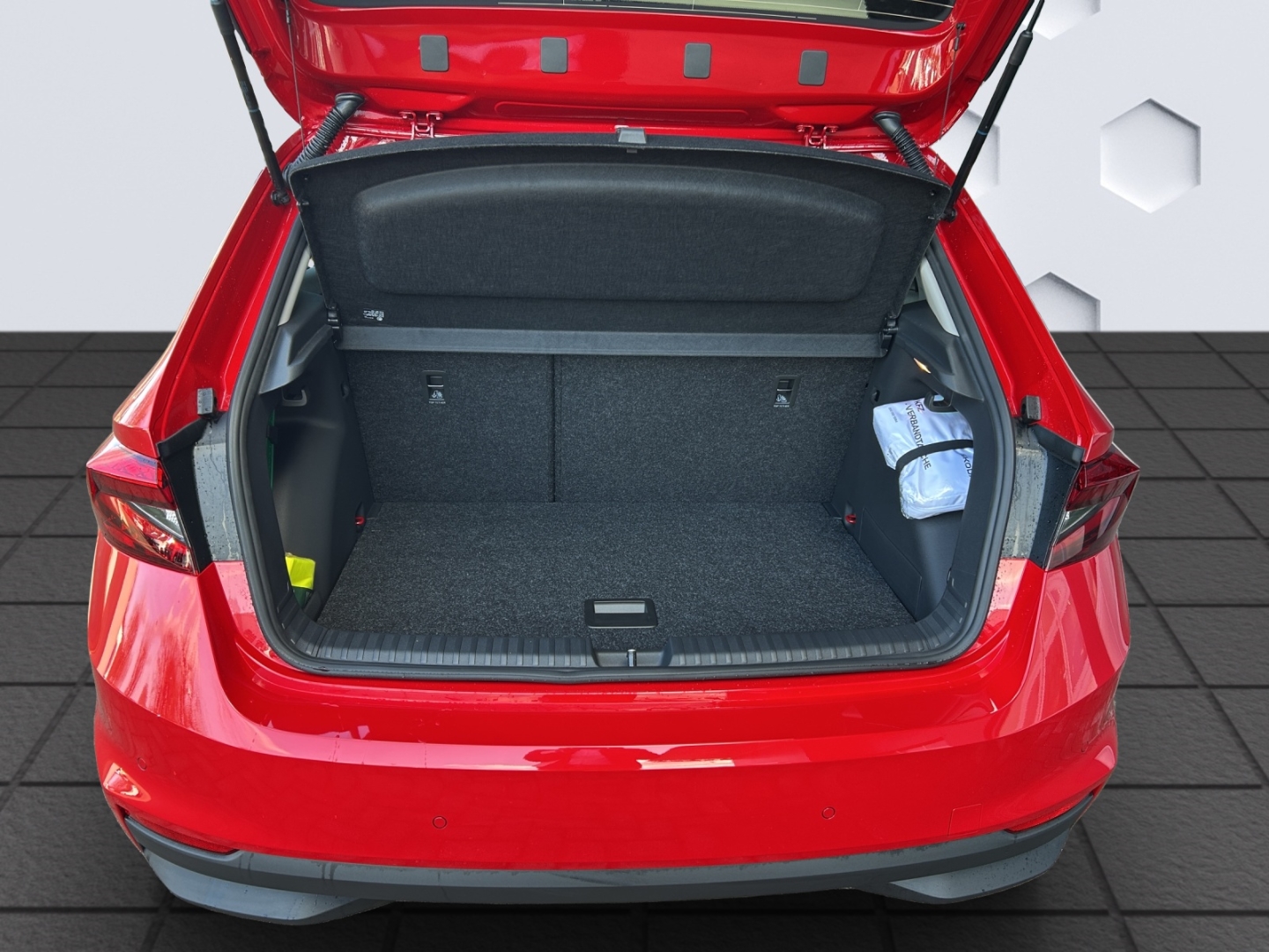 Fabia Tour Navi Digitales Cockpit LED Sperrdiff. ACC Mehrzonenklima Fahrerprofil DAB