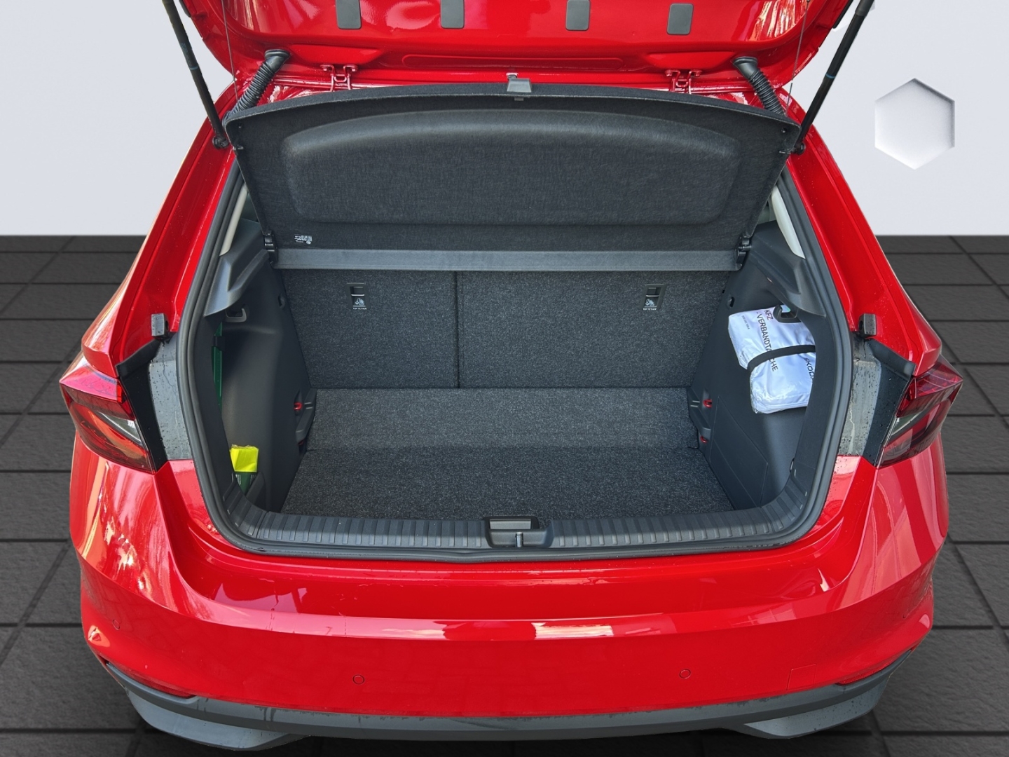 Fabia Tour Navi Digitales Cockpit LED Sperrdiff. ACC Mehrzonenklima Fahrerprofil DAB