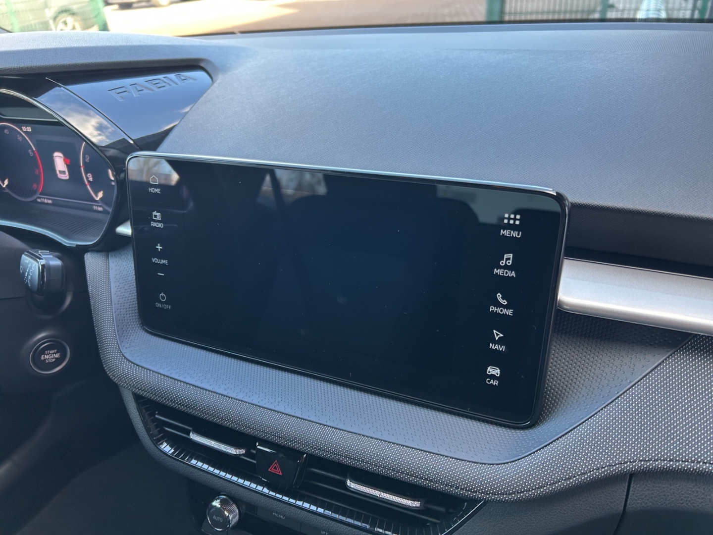 Fabia Tour Navi Digitales Cockpit LED Sperrdiff. ACC Mehrzonenklima Fahrerprofil DAB