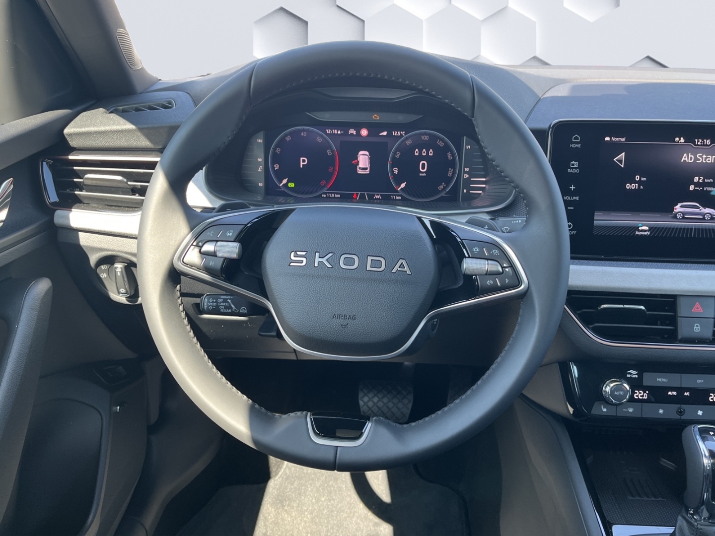Kamiq Tour 1.5TSI 110kW AHZV MatrixLED PanoDach ACC Rückfahrkamera Sitzheizung