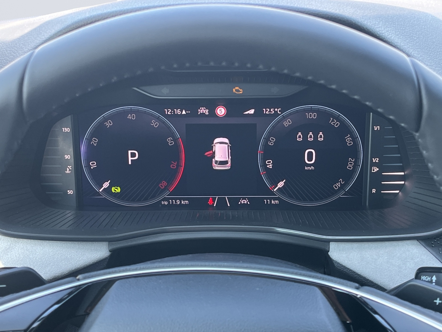 Kamiq Tour 1.5TSI 110kW AHZV MatrixLED PanoDach ACC Rückfahrkamera Sitzheizung