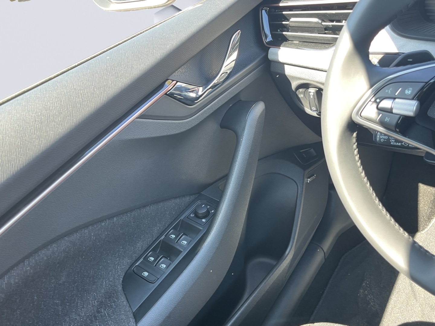 Kamiq Tour 1.5TSI 110kW AHZV MatrixLED PanoDach ACC Rückfahrkamera Sitzheizung