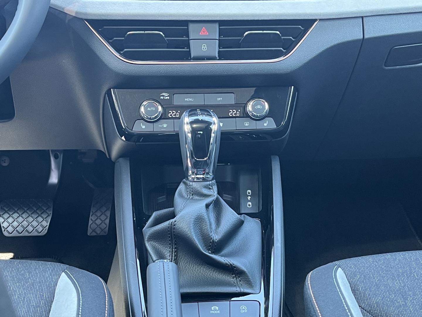 Kamiq Tour 1.5TSI 110kW AHZV MatrixLED PanoDach ACC Rückfahrkamera Sitzheizung