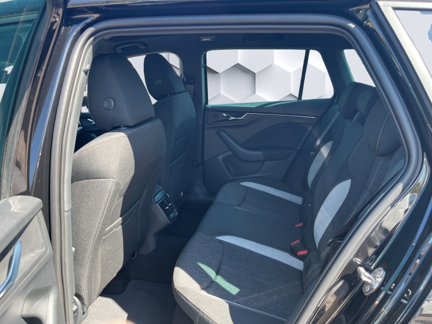 Kamiq Tour 1.5TSI 110kW AHZV MatrixLED PanoDach ACC Rückfahrkamera Sitzheizung