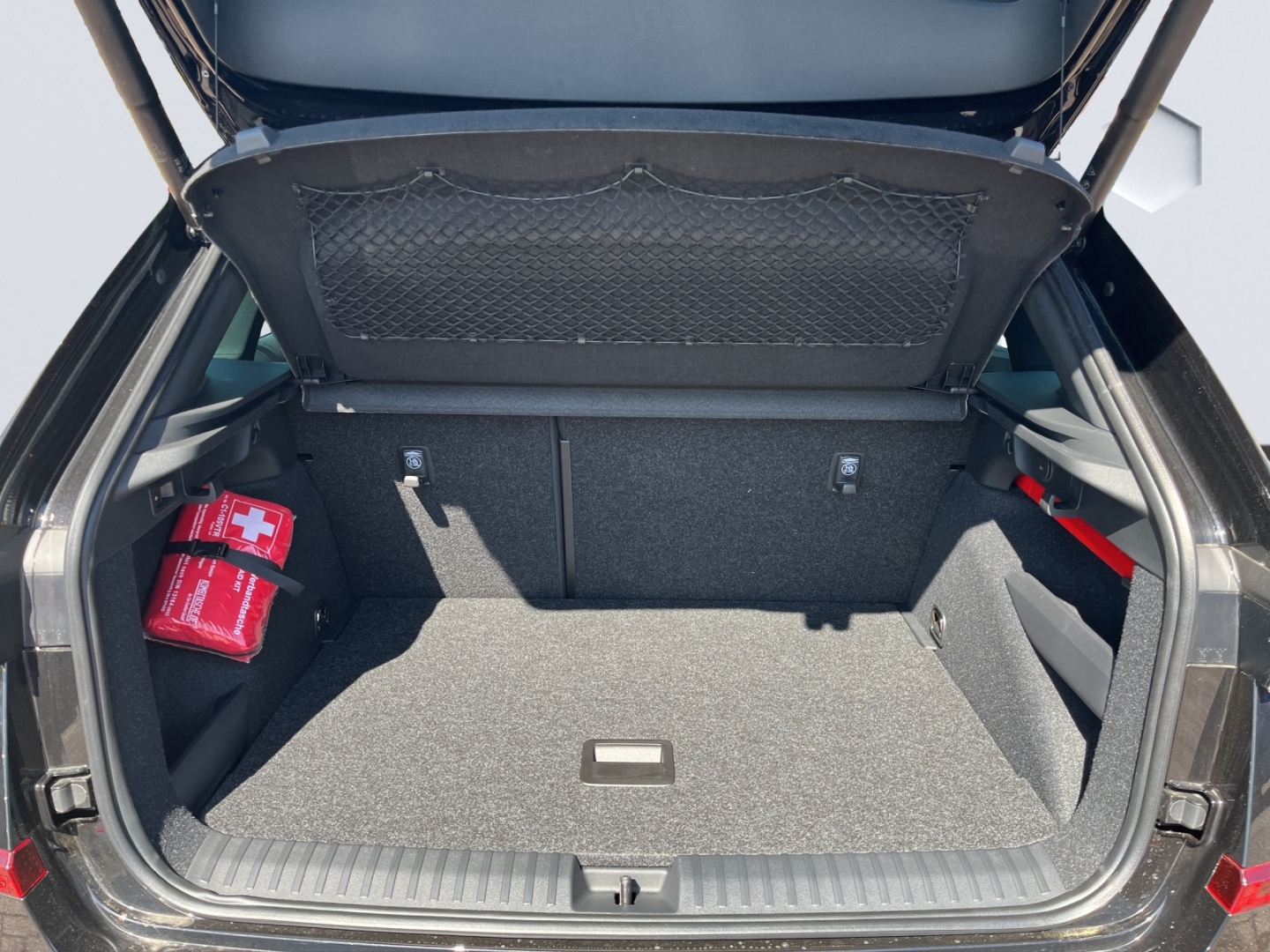 Kamiq Tour 1.5TSI 110kW AHZV MatrixLED PanoDach ACC Rückfahrkamera Sitzheizung