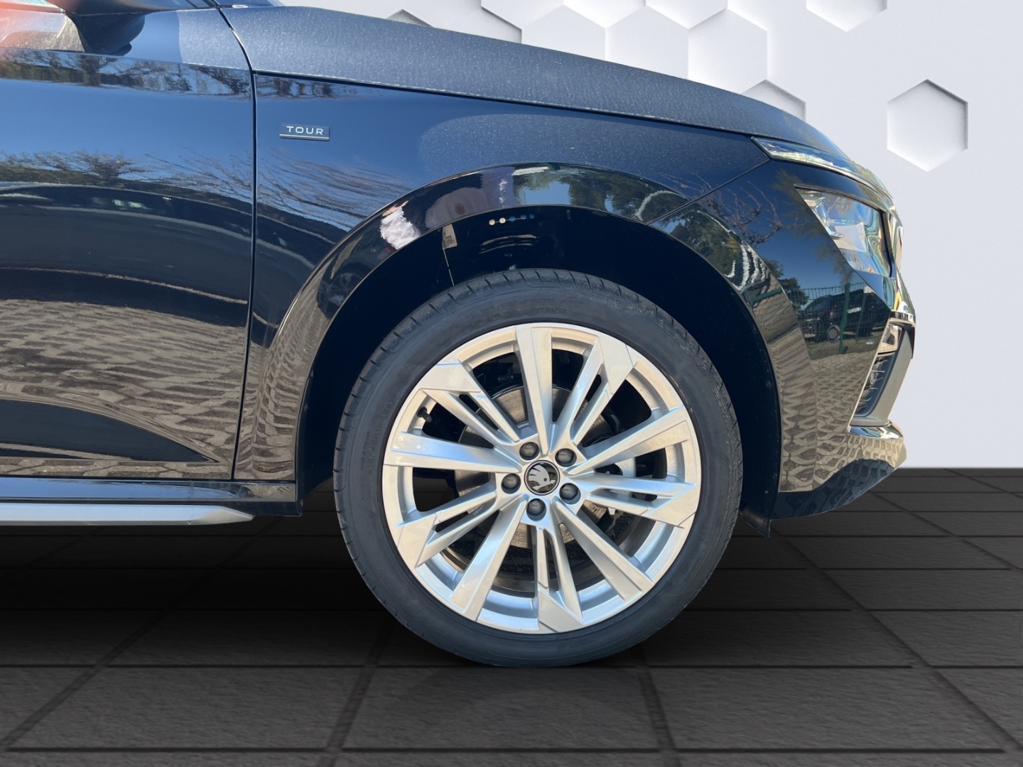 Kamiq Tour 1.5TSI 110kW AHZV MatrixLED PanoDach ACC Rückfahrkamera Sitzheizung