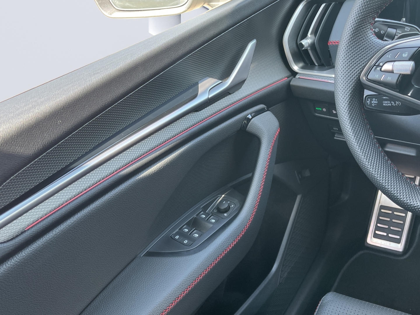 Kodiaq 2.0 TSI 195 kW 4x4 RS Sportpaket HUD AD StandHZG AHK-klappbar Digitales Cockpit