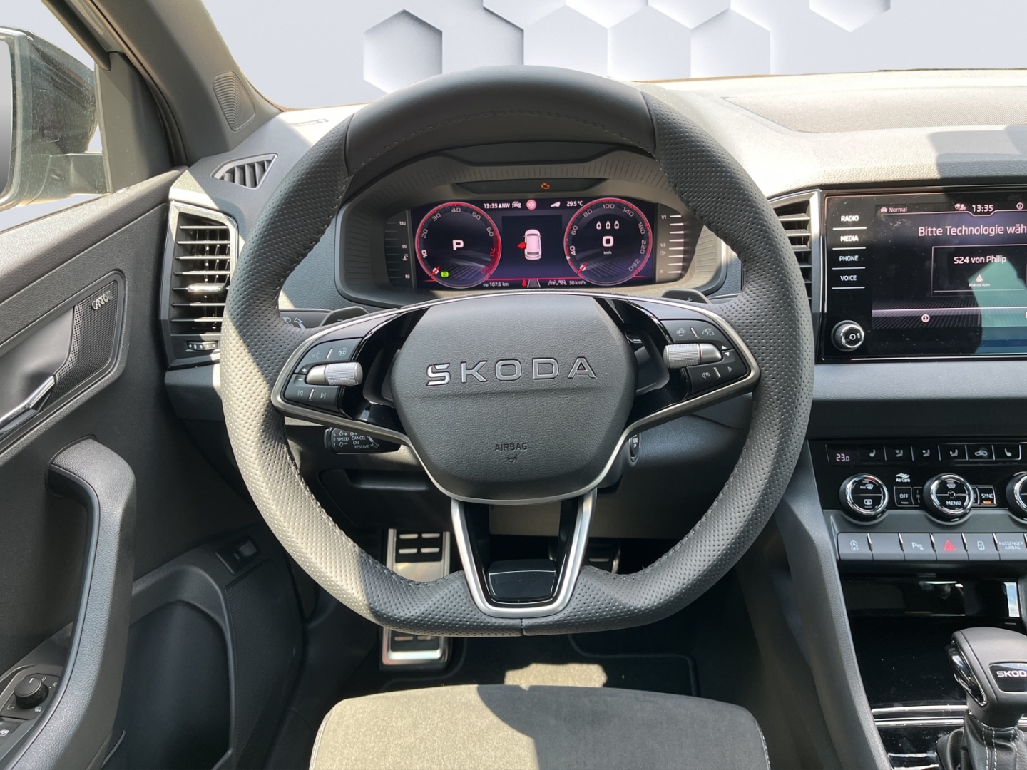 Karoq Sportline Sportpaket AD AHK El. Panodach Navi Soundsystem LED Blendfreies Fernl.