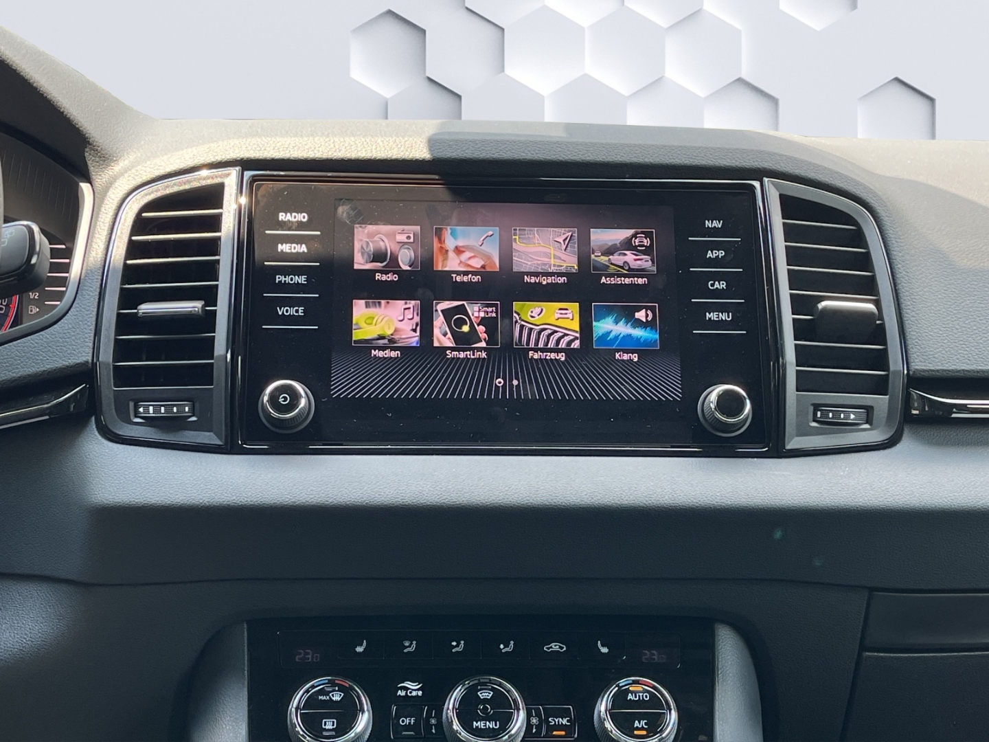 Karoq Sportline Sportpaket AD AHK El. Panodach Navi Soundsystem LED Blendfreies Fernl.