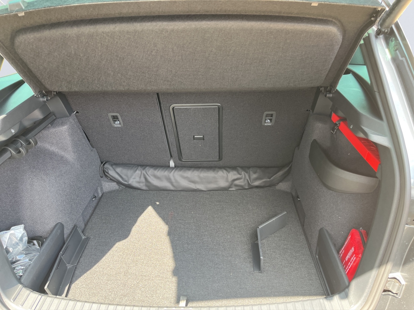 Karoq Sportline Sportpaket AD AHK El. Panodach Navi Soundsystem LED Blendfreies Fernl.
