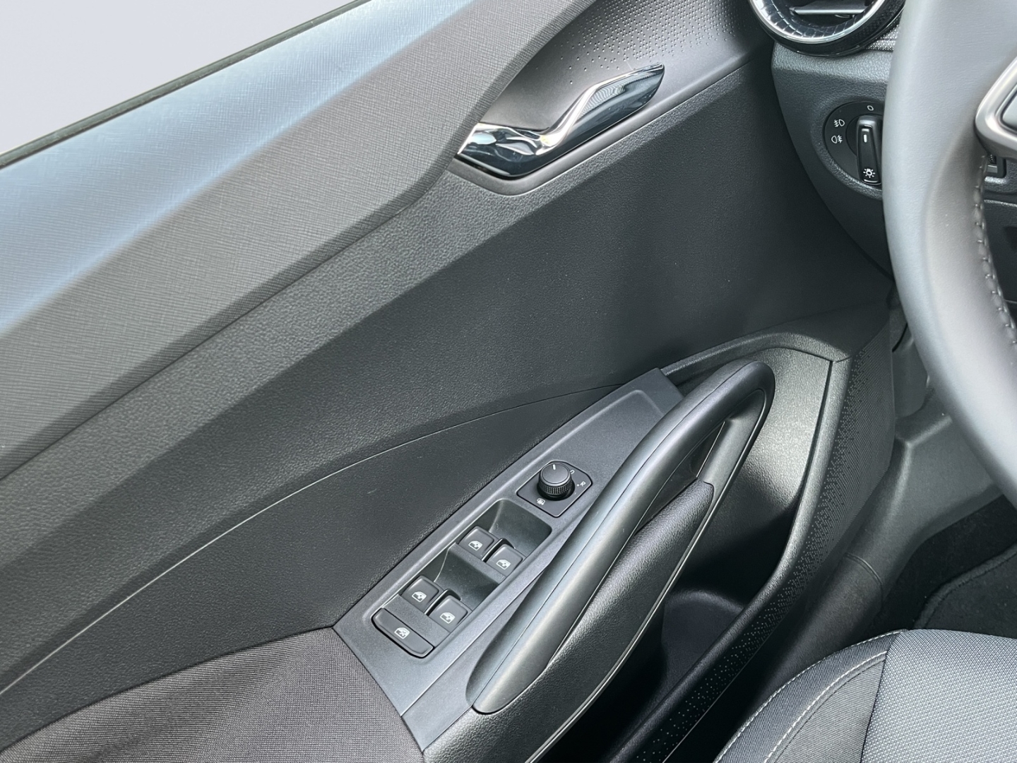 Fabia Selection AHK-abnehmbar LED Sperrdiff. ACC Apple CarPlay Android Auto Mehrzonenklima