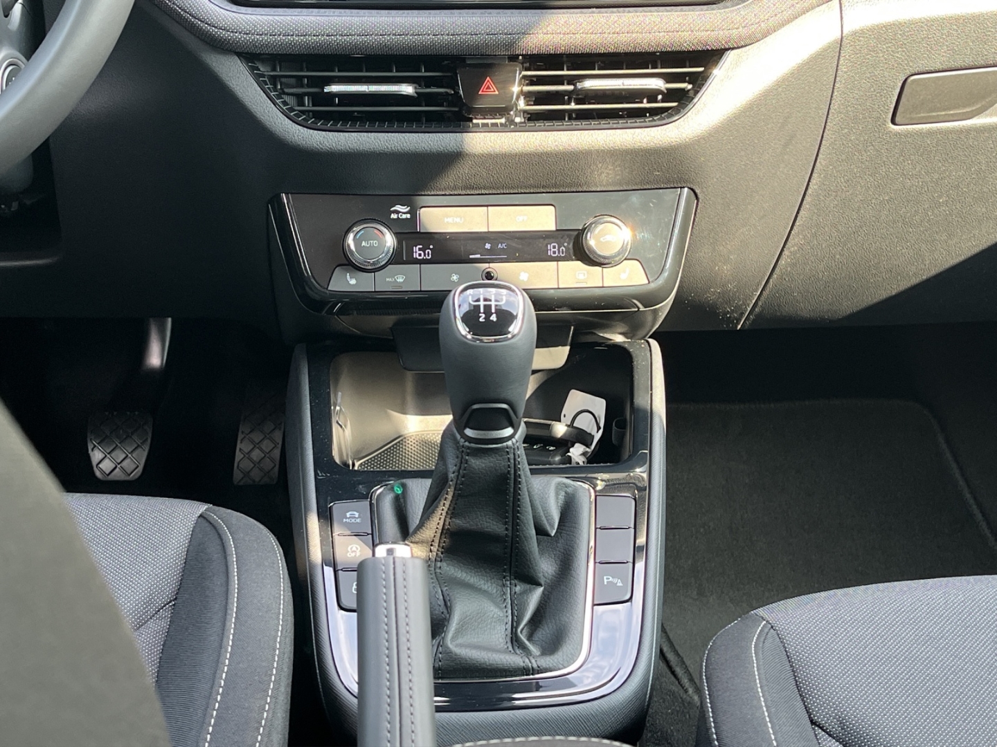 Fabia Selection AHK-abnehmbar LED Sperrdiff. ACC Apple CarPlay Android Auto Mehrzonenklima