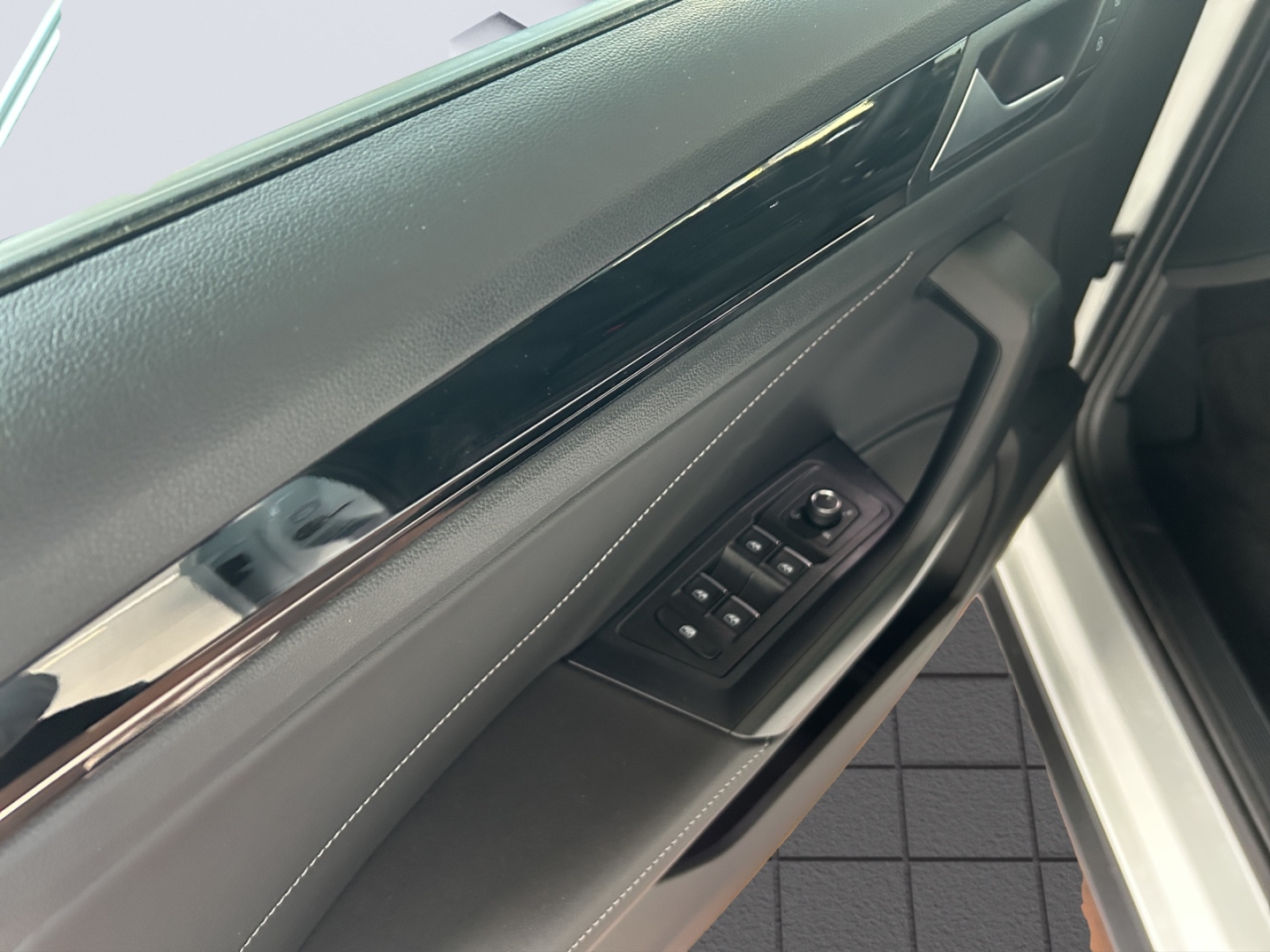 T-Roc Style 2.0l TDI DSG AhK Navi IQ Drive W+S Reifen
