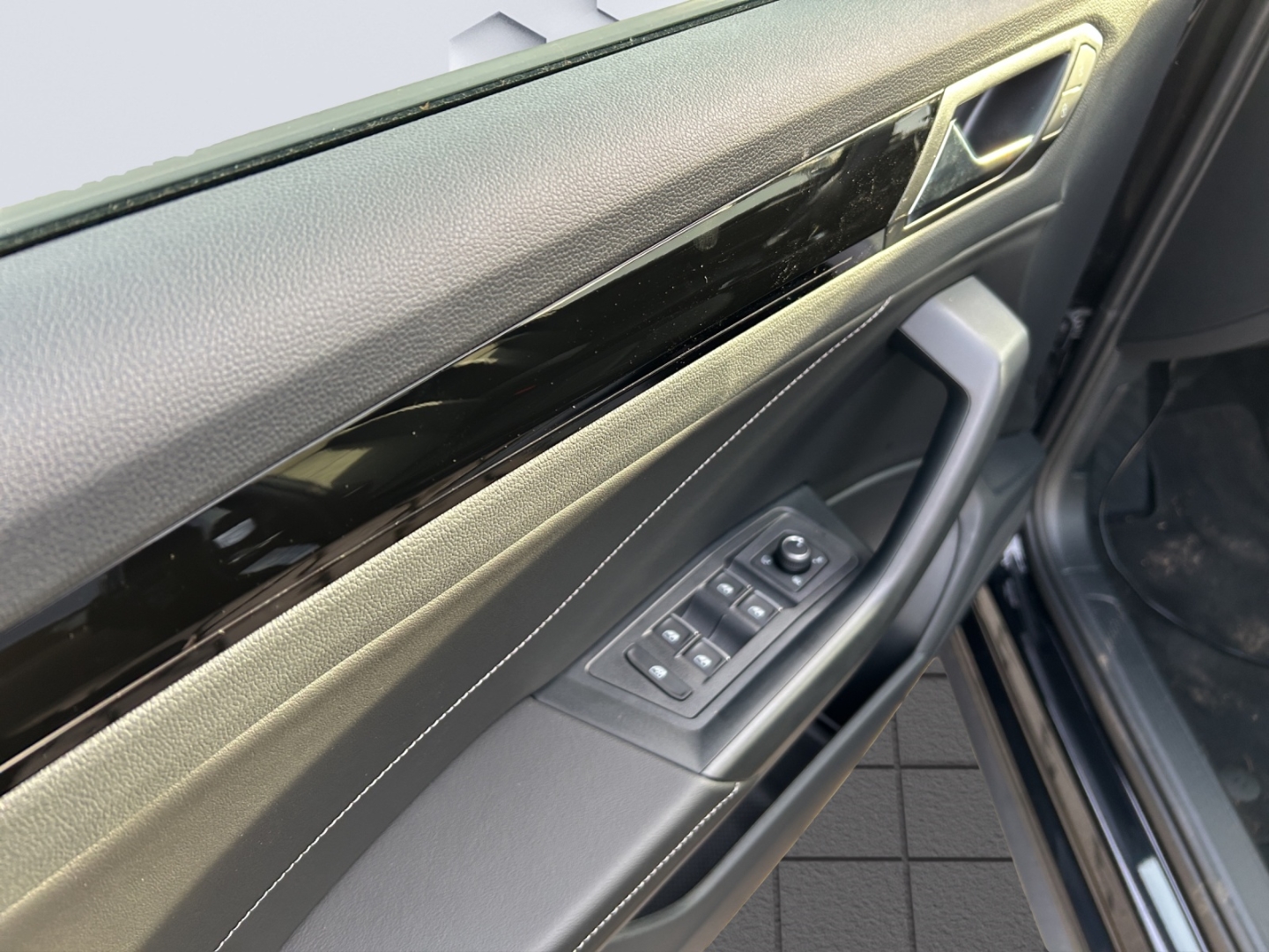 T-Roc Style 2.0l TDI DSG AhK W+S Reifen IQ Drive