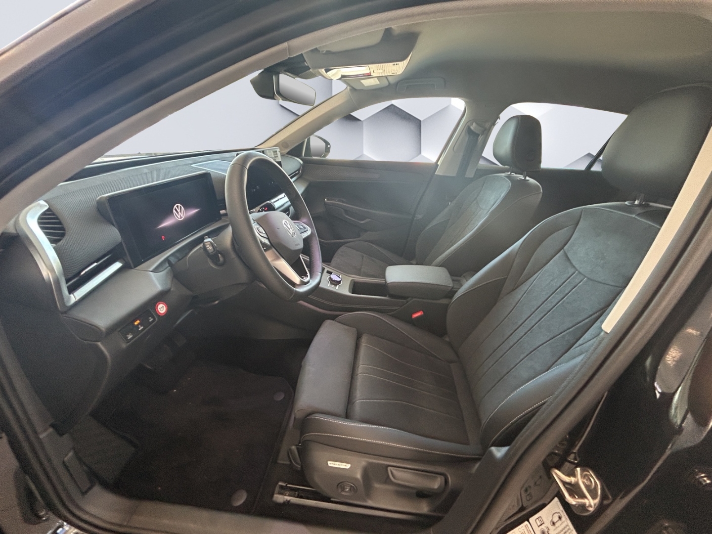 T-Roc Style 1.5l eTSI DSG AhK W+S Reifen IQ.Drive & Light